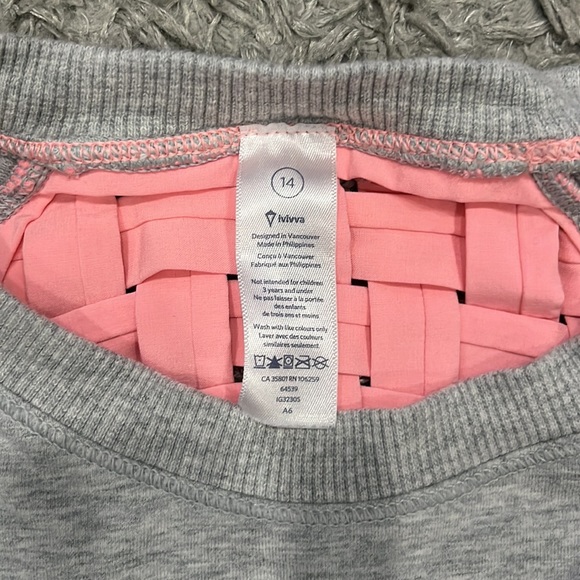 Youth Iviba Sweater in Gray with pink detail at the backs - Picture 2 of 8